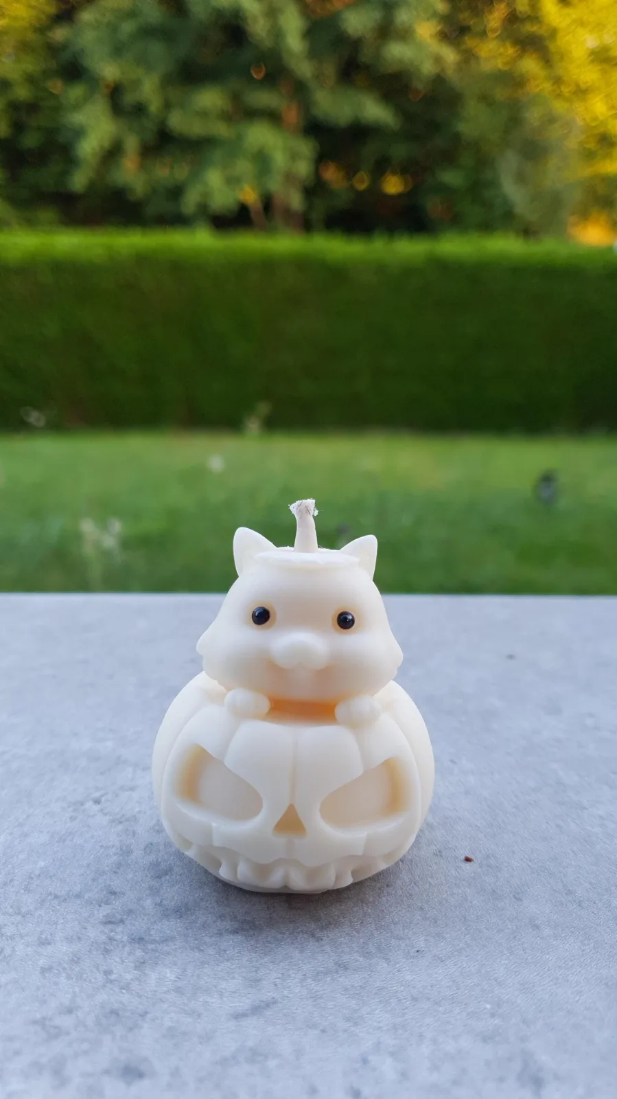 Katzenkerze im Kürbis aus Rapswachs – Herbst & Halloween Deko | handgemacht & vegan | Geschenk für Katzenfans – Bild 3