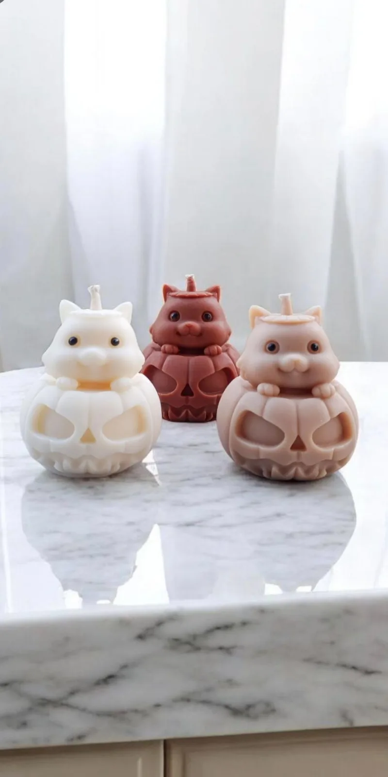 Katzenkerze im Kürbis aus Rapswachs – Herbst & Halloween Deko | handgemacht & vegan | Geschenk für Katzenfans