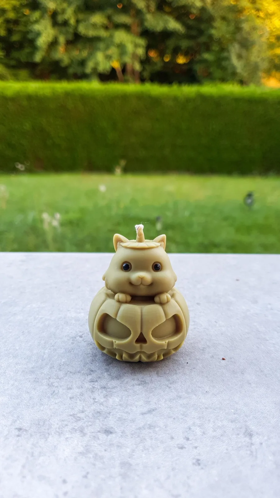 Katzenkerze im Kürbis aus Rapswachs – Herbst & Halloween Deko | handgemacht & vegan | Geschenk für Katzenfans – Bild 5