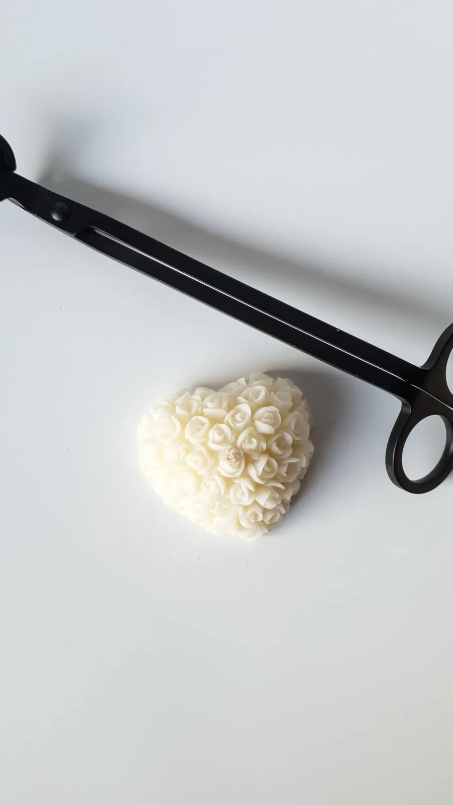 Herz Kerze mit Rosen aus Rapswachs – romantische Deko Kerze | handgemacht & vegan | Geschenk für Frauen – Bild 2