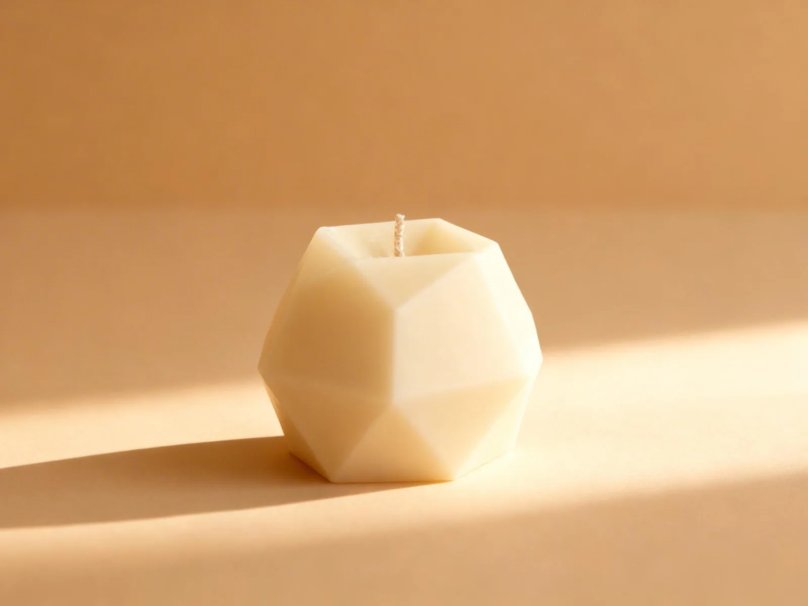 Geometrische Rapswachskerze – moderne Deko Kerze | handgemacht & vegan | Geschenk für Frauen