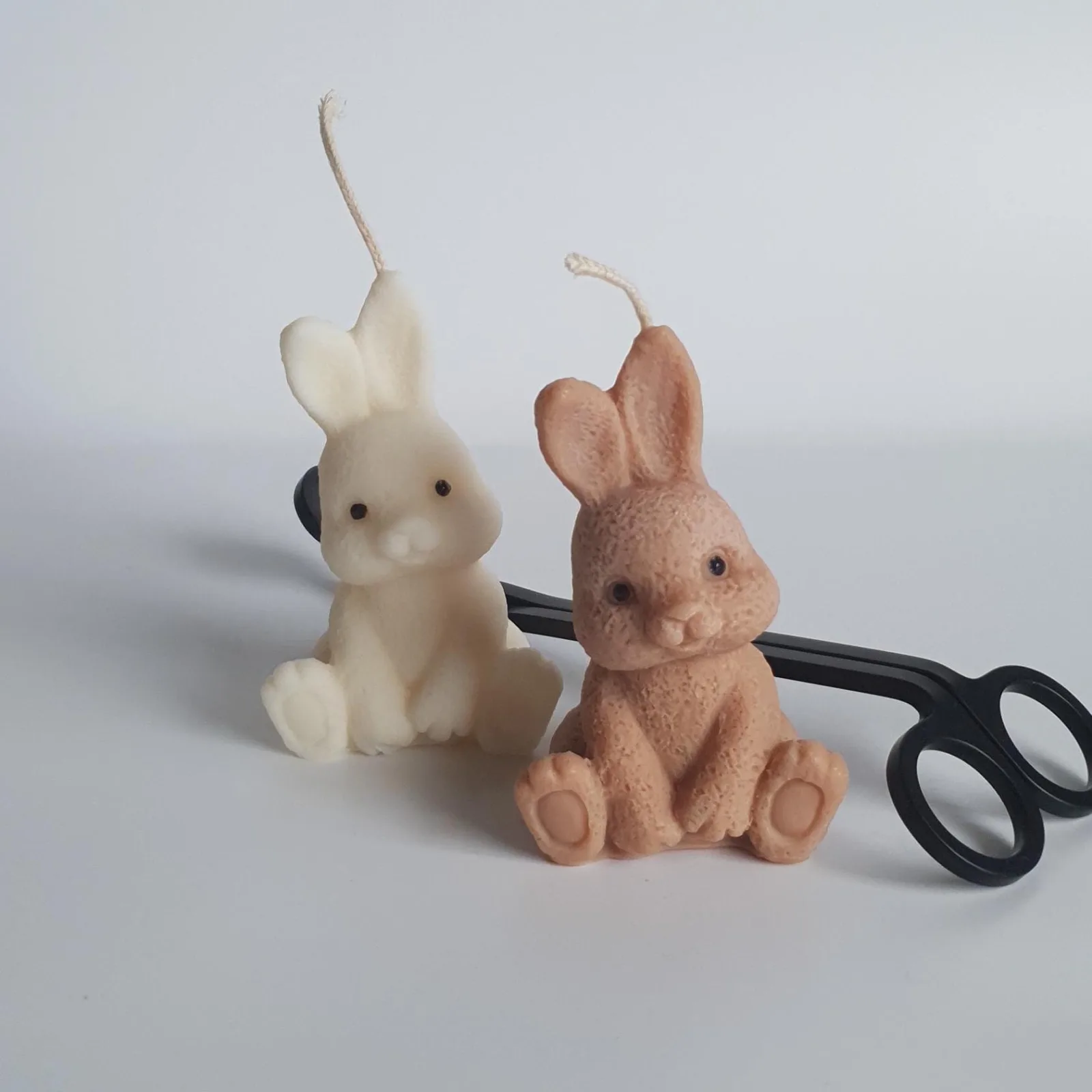 Hasenkerze aus Rapswachs – süße Deko Kerze | handgemacht & vegan | Geschenkidee & Osterdeko