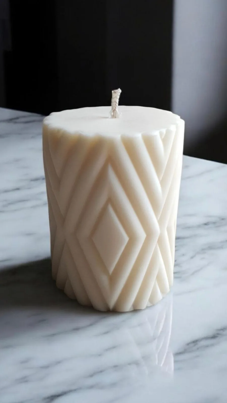 Geometrische Stumpenkerze aus Rapswachs – moderne Deko Kerze | handgemacht & vegan | Geschenk für Frauen – Bild 3