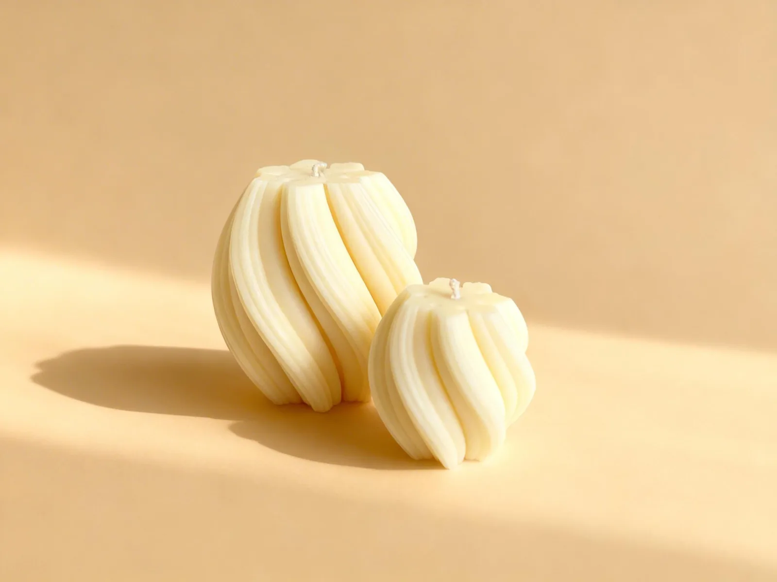 Gedrehte Rapswachskerze – moderne Deko Kerze | handgemacht & vegan | Geschenk für Frauen – Bild 3