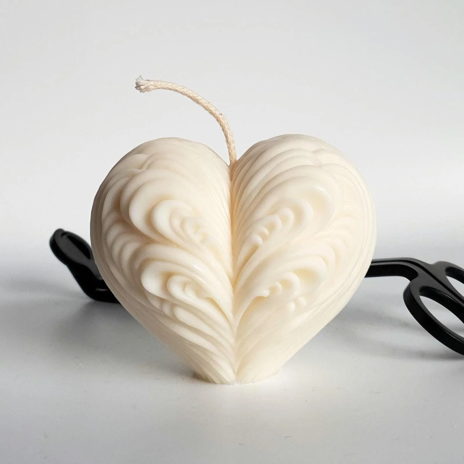 Herzkerze aus Rapswachs – romantische Deko Kerze | handgemacht & vegan | Geschenk für Hochzeit & Valentinstag