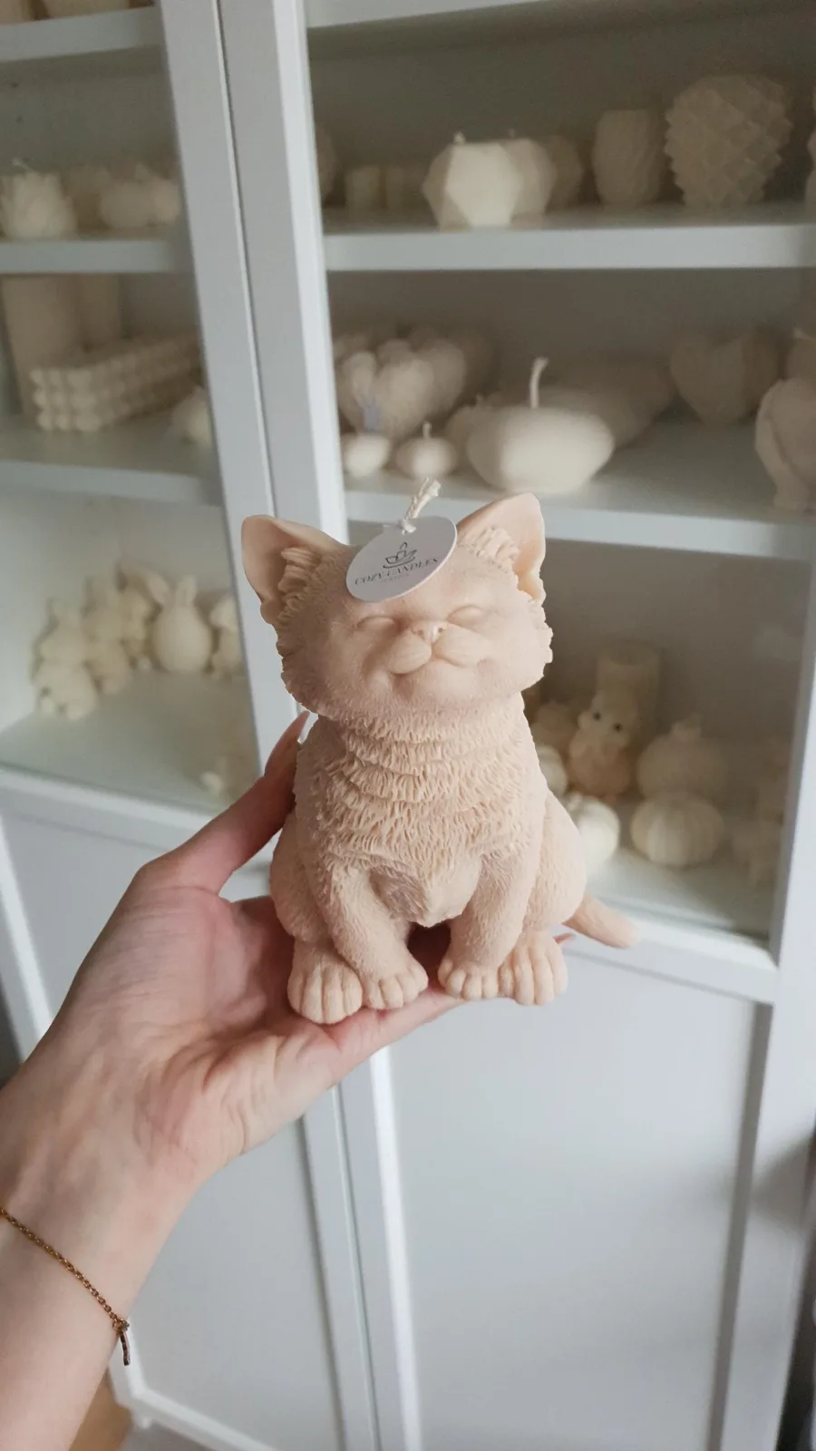 Katzenkerze aus Rapswachs – große Deko Kerze | handgemacht & vegan | Geschenk für Katzenliebhaber – Bild 2
