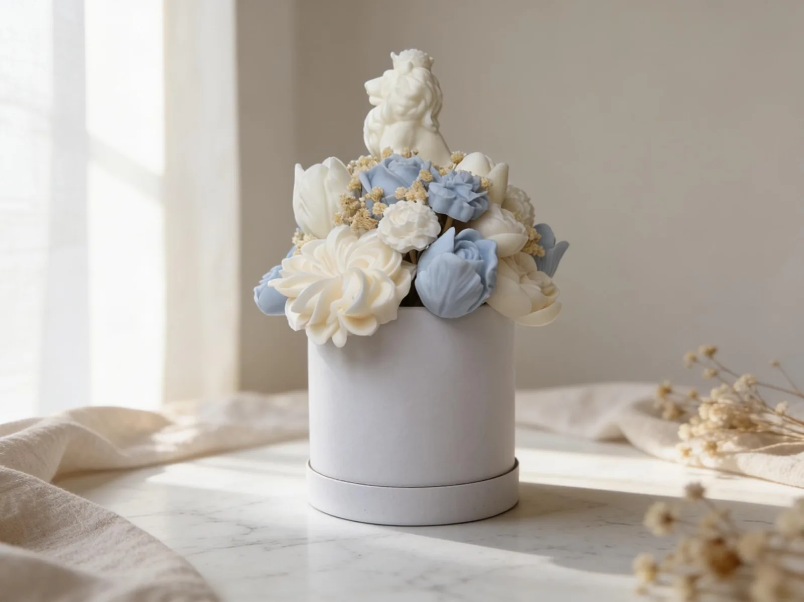 Wachsblumenstrauß mit Löwe – handgemachte Blumendeko & Geschenkidee | Majestic Bloom