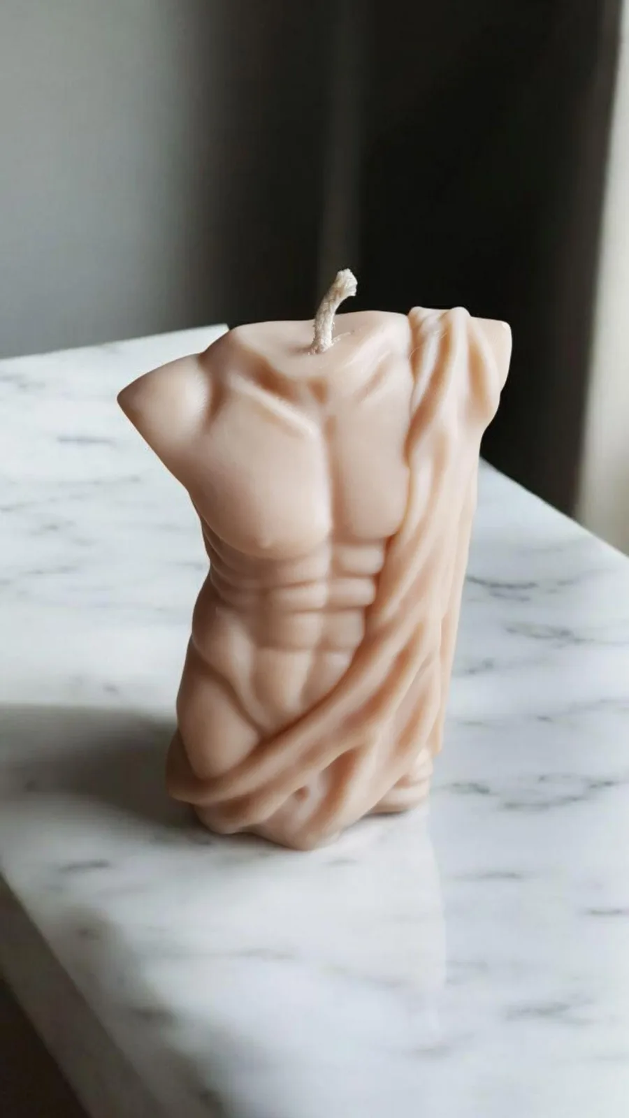 Skulptur Rapswachskerze – Männerkörper Deko Kerze | handgemacht & vegan | Geschenk für Männer & Frauen – Bild 6