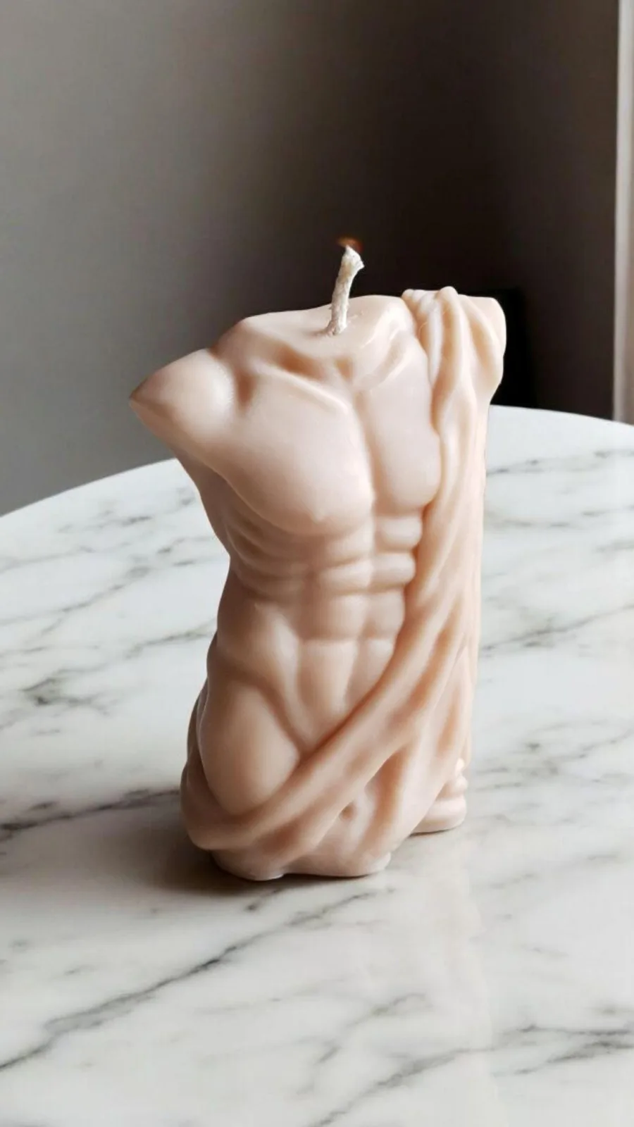 Skulptur Rapswachskerze – Männerkörper Deko Kerze | handgemacht & vegan | Geschenk für Männer & Frauen