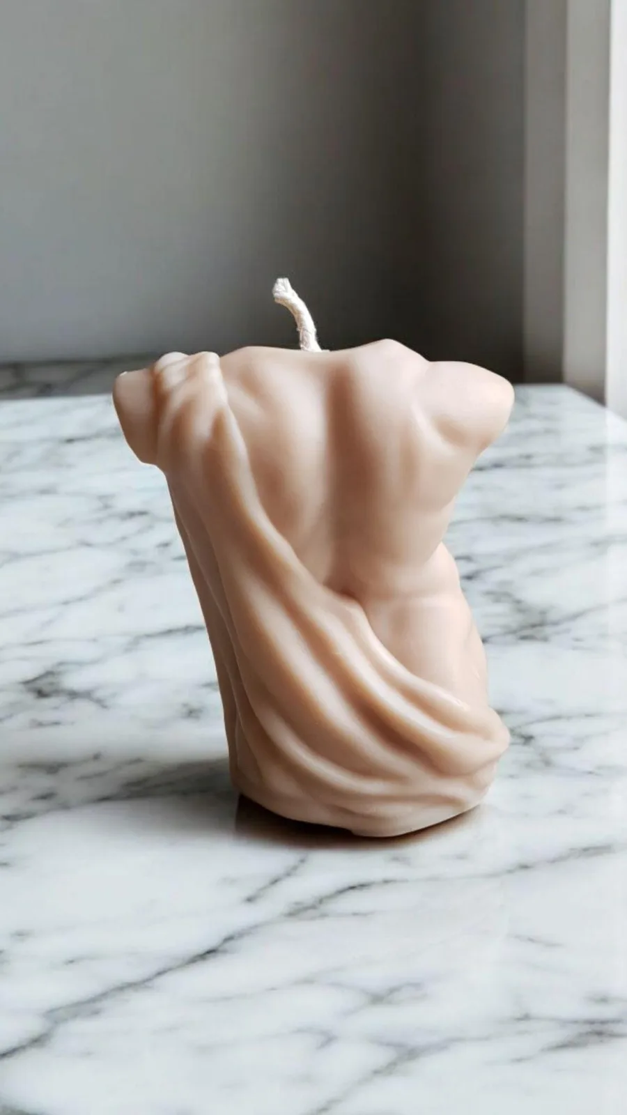 Skulptur Rapswachskerze – Männerkörper Deko Kerze | handgemacht & vegan | Geschenk für Männer & Frauen – Bild 3