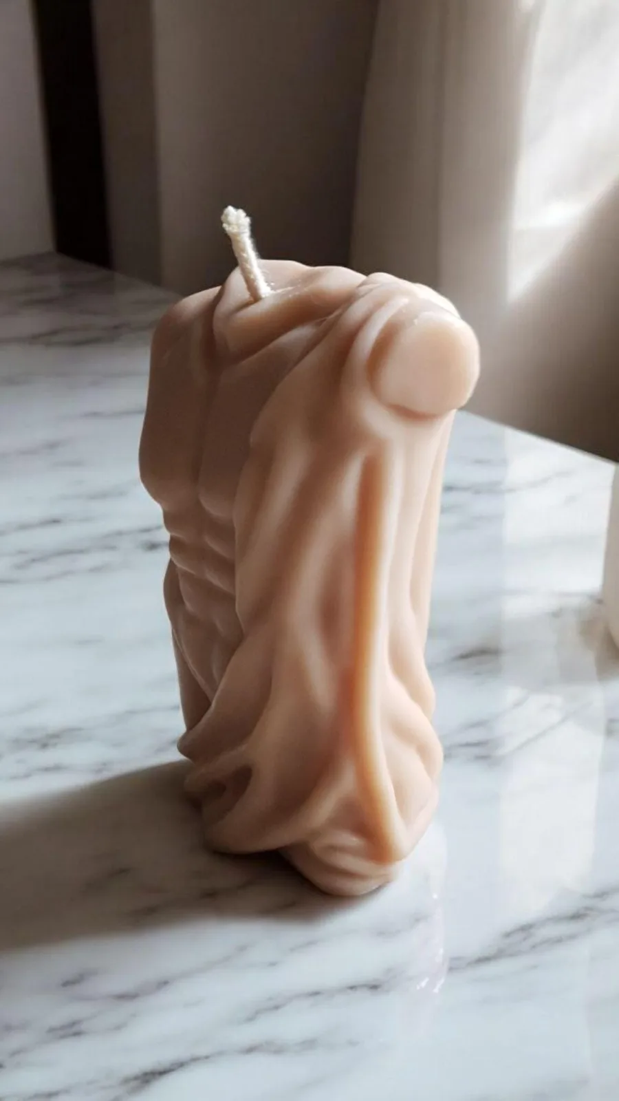 Skulptur Rapswachskerze – Männerkörper Deko Kerze | handgemacht & vegan | Geschenk für Männer & Frauen – Bild 2