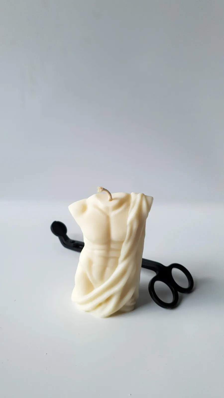 Skulptur Rapswachskerze – Männerkörper Deko Kerze | handgemacht & vegan | Geschenk für Männer & Frauen – Bild 5