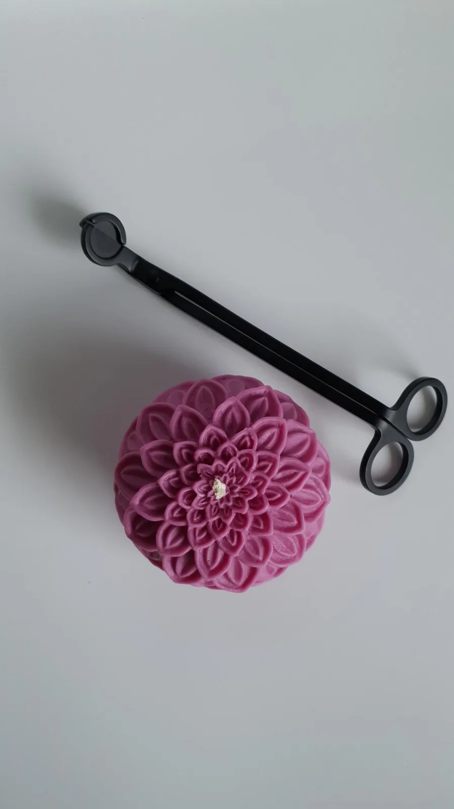 Lotusblumen Rapswachskerze – florale Deko Kerze | handgemacht & vegan | Geschenk für Frauen – Bild 6