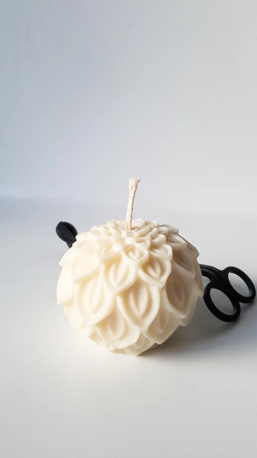 Lotusblumen Rapswachskerze – florale Deko Kerze | handgemacht & vegan | Geschenk für Frauen – Bild 3