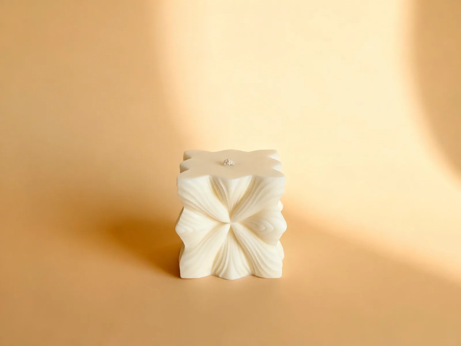 Skulpturkerze aus Rapswachs – moderne Deko Kerze | handgemacht & vegan | Geschenk für Frauen – Bild 5