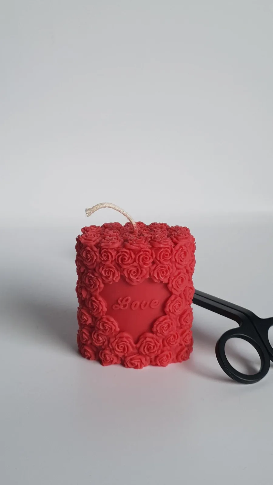 Rosenkerze mit Herz – romantische Deko Kerze | handgemacht & vegan | Geschenk für Hochzeit & Jahrestag – Bild 3