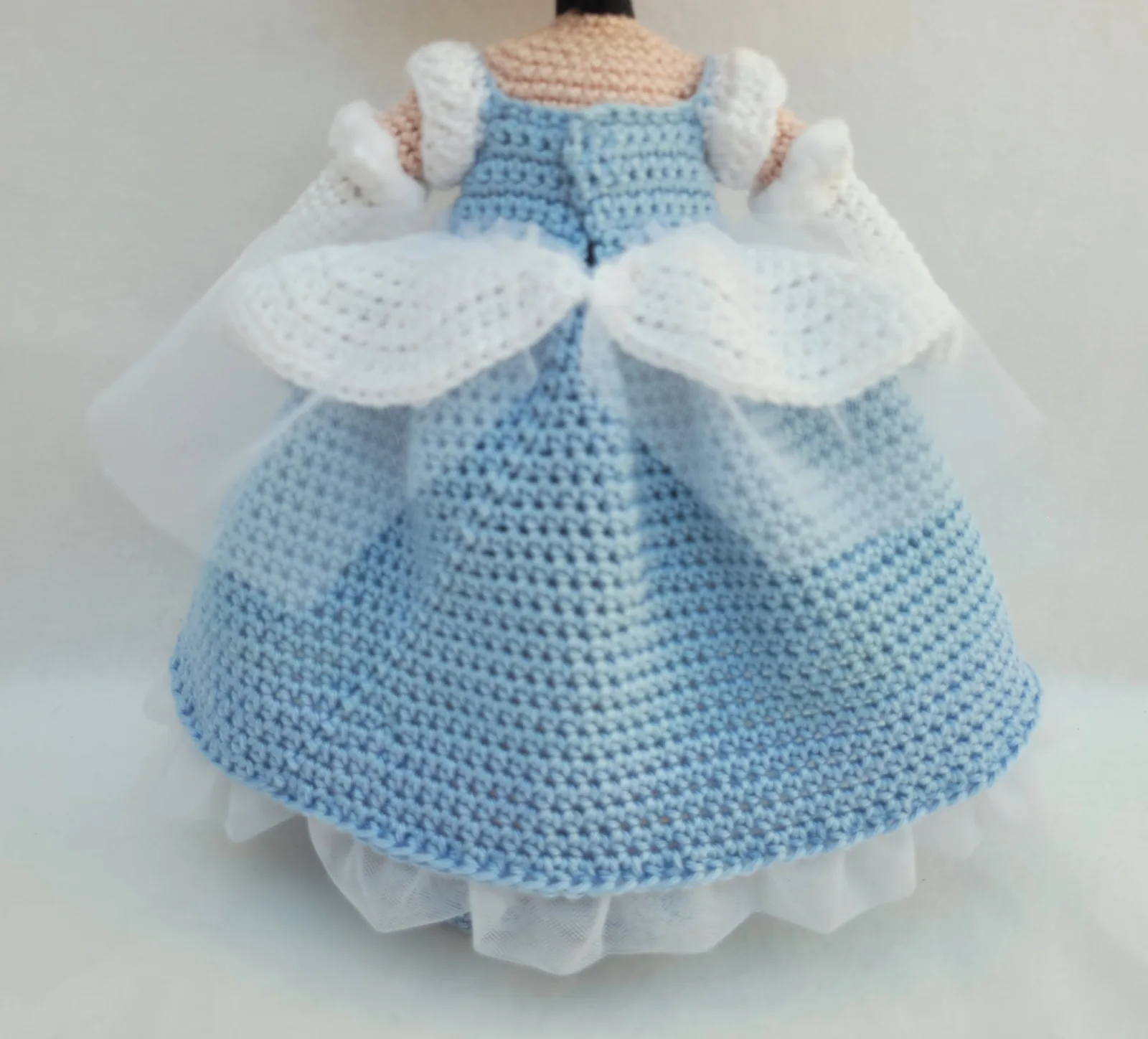 Gehäkelte blaue Prinzessin Puppe Amigurumi – handgefertigte Märchenpuppe 31 cm zauberhafte Geschenkidee für Mädchen Dekozimmer – Bild 9