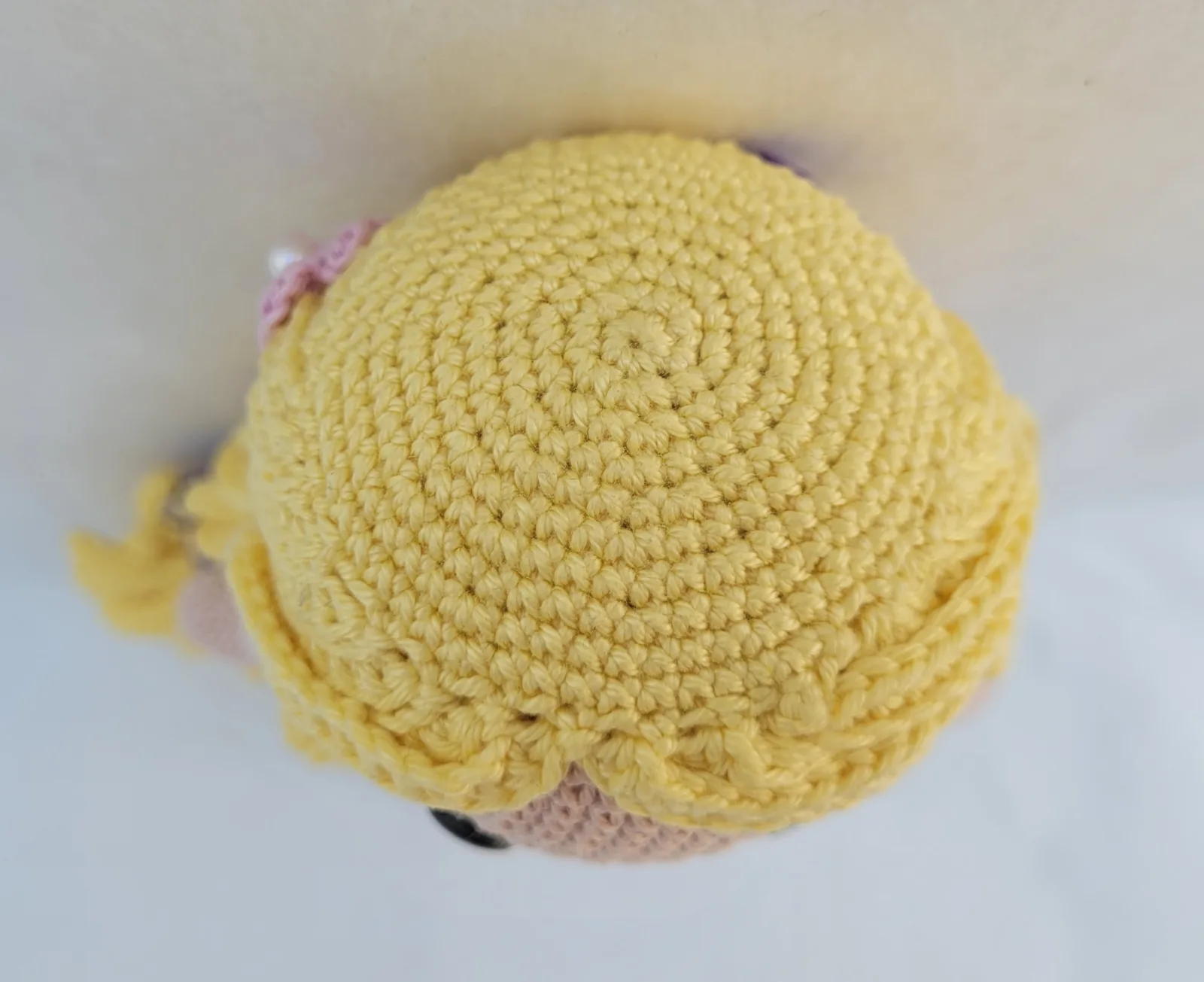 Handgefertigte Amigurumi Prinzessin Puppe 27-28 cm Blonde Märchenpuppe mit langem Zopf Geschenk für Mädchen Deko Zimmer – Bild 6