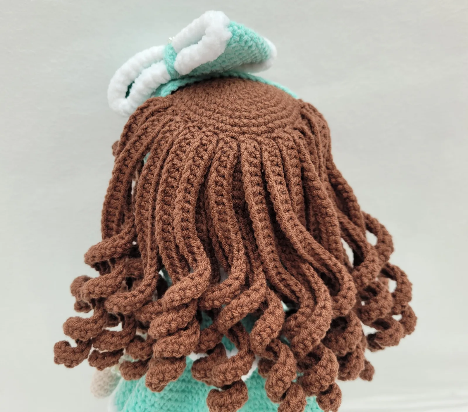 Miriam - Gehäkelte Puppe 29-30 cm mit Kleid Schleife - türkis weiß | Geschenk Mädchen Handmade Deko Kinderzimmer – Bild 7