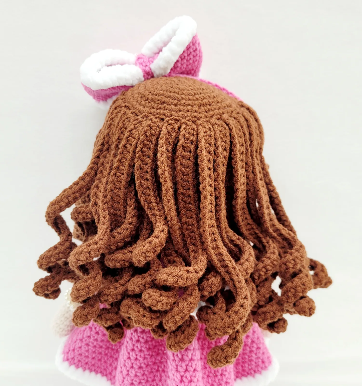 Madeleine - Gehäkelte Puppe 29-30 cm mit Kleid Schleife pink weiß Geschenk Mädchen Handmade Kinderzimmer Deko – Bild 7