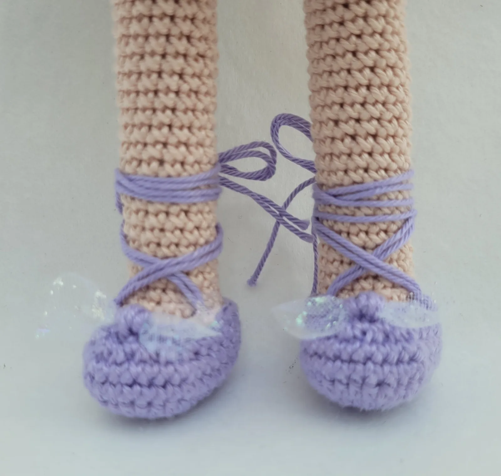 Viola - Gehäkelte lila Amigurumi Ballerina Puppe 29 cm Handmade handgemachte Stoffpuppe Geschenk für Mädchen Deko Zimmer – Bild 5