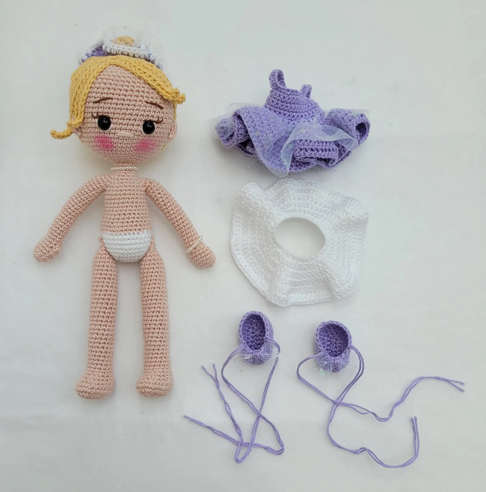 Viola - Gehäkelte lila Amigurumi Ballerina Puppe 29 cm Handmade handgemachte Stoffpuppe Geschenk für Mädchen Deko Zimmer – Bild 12