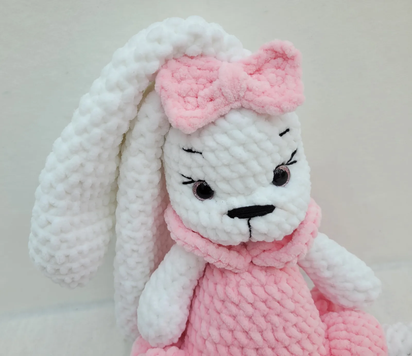 Sweetie - Gehäkelter Amigurumi Hase Rosa Weiß Handmade Handgemacht Kuschelig Geschenk Mädchen Kinder Deko Kinderzimmer – Bild 10