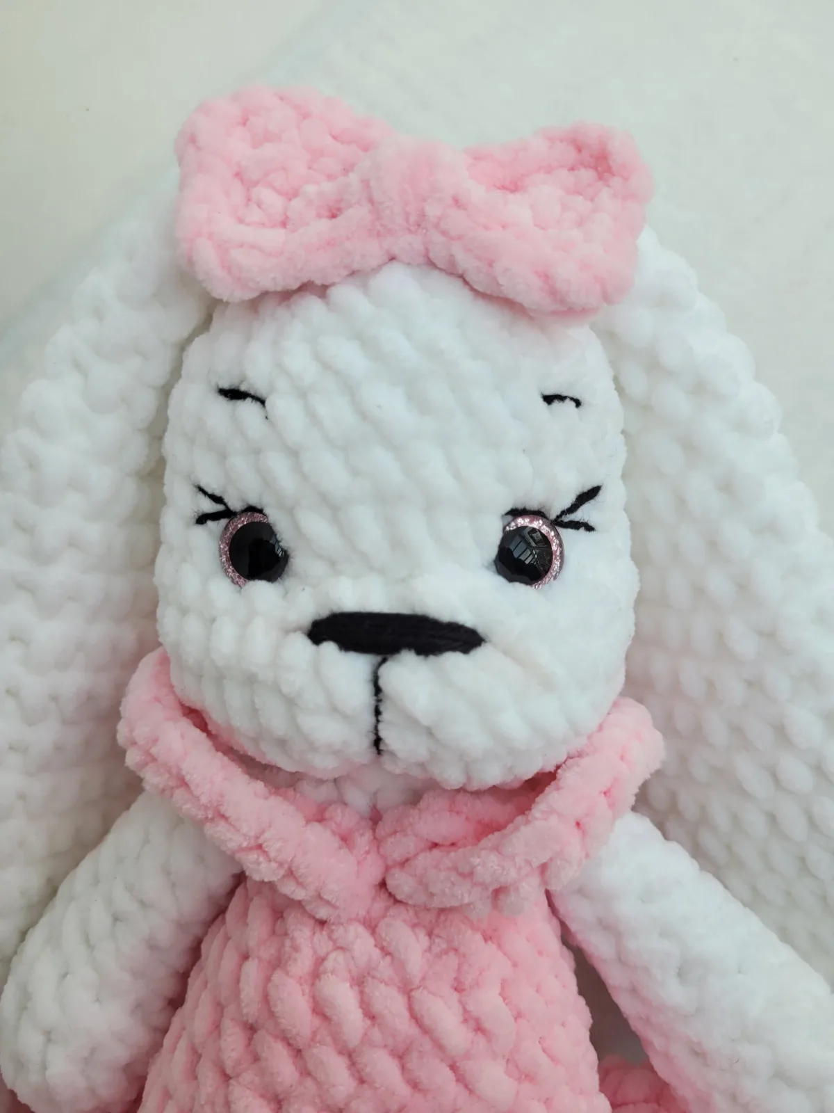 Sweetie - Gehäkelter Amigurumi Hase Rosa Weiß Handmade Handgemacht Kuschelig Geschenk Mädchen Kinder Deko Kinderzimmer – Bild 4