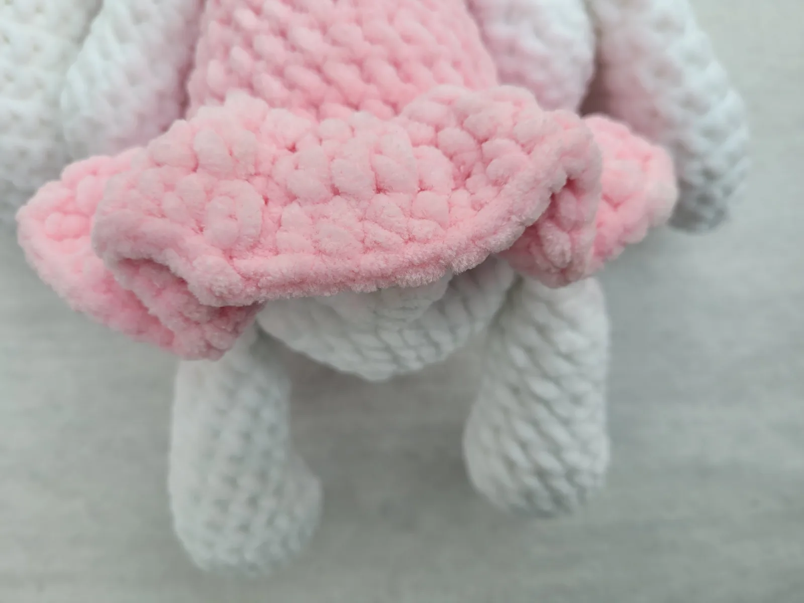 Sweetie - Gehäkelter Amigurumi Hase Rosa Weiß Handmade Handgemacht Kuschelig Geschenk Mädchen Kinder Deko Kinderzimmer – Bild 7