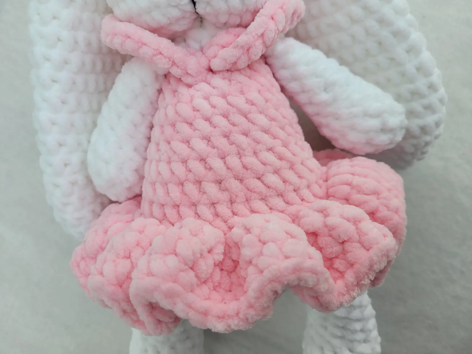 Sweetie - Gehäkelter Amigurumi Hase Rosa Weiß Handmade Handgemacht Kuschelig Geschenk Mädchen Kinder Deko Kinderzimmer – Bild 5