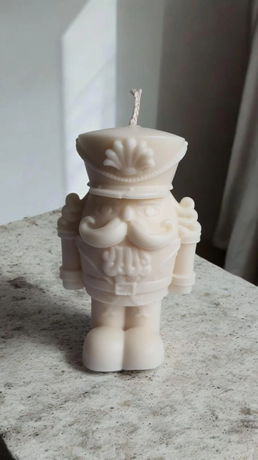 Nussknacker Kerze aus Rapswachs – Weihnachtskerze als Weihnachtsdeko & Geschenkidee