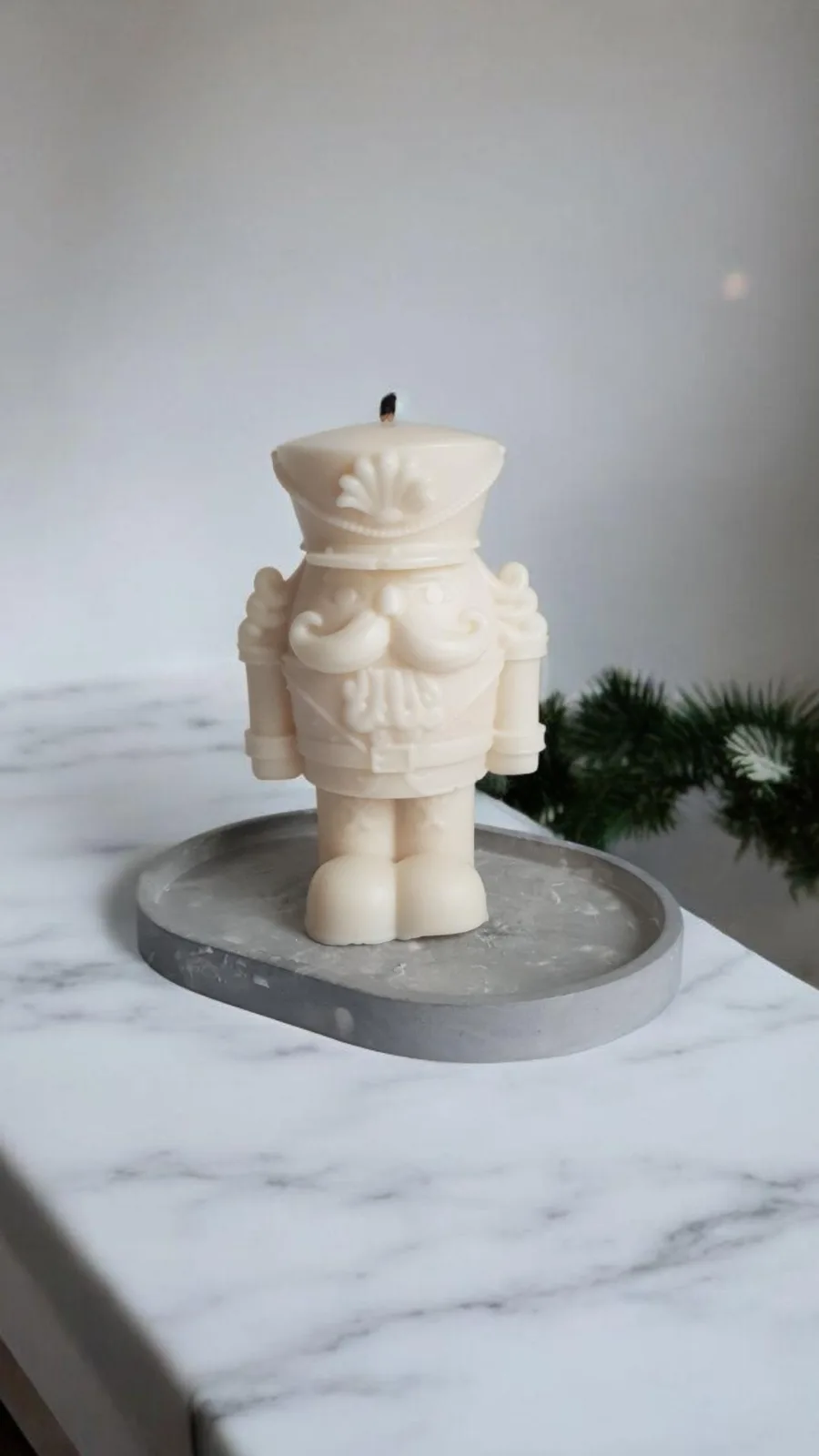 Nussknacker Kerze aus Rapswachs – Weihnachtskerze als Weihnachtsdeko & Geschenkidee – Bild 2