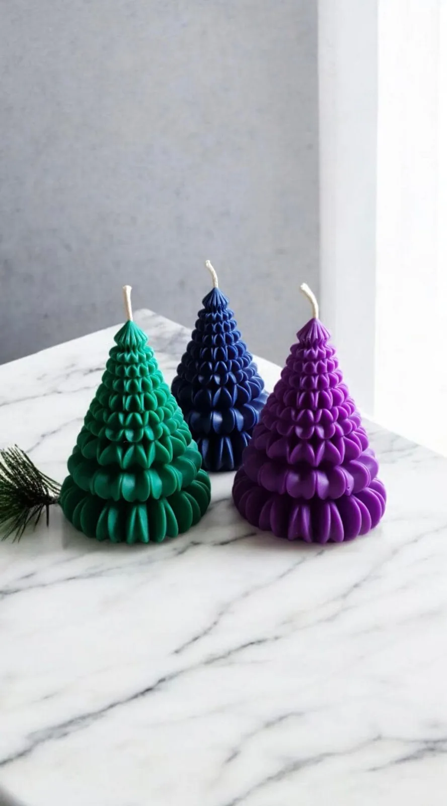 Tannenbaum Kerze aus Rapswachs – Weihnachtskerze in Origami Optik als Weihnachtsdeko & Adventsdeko – Bild 4