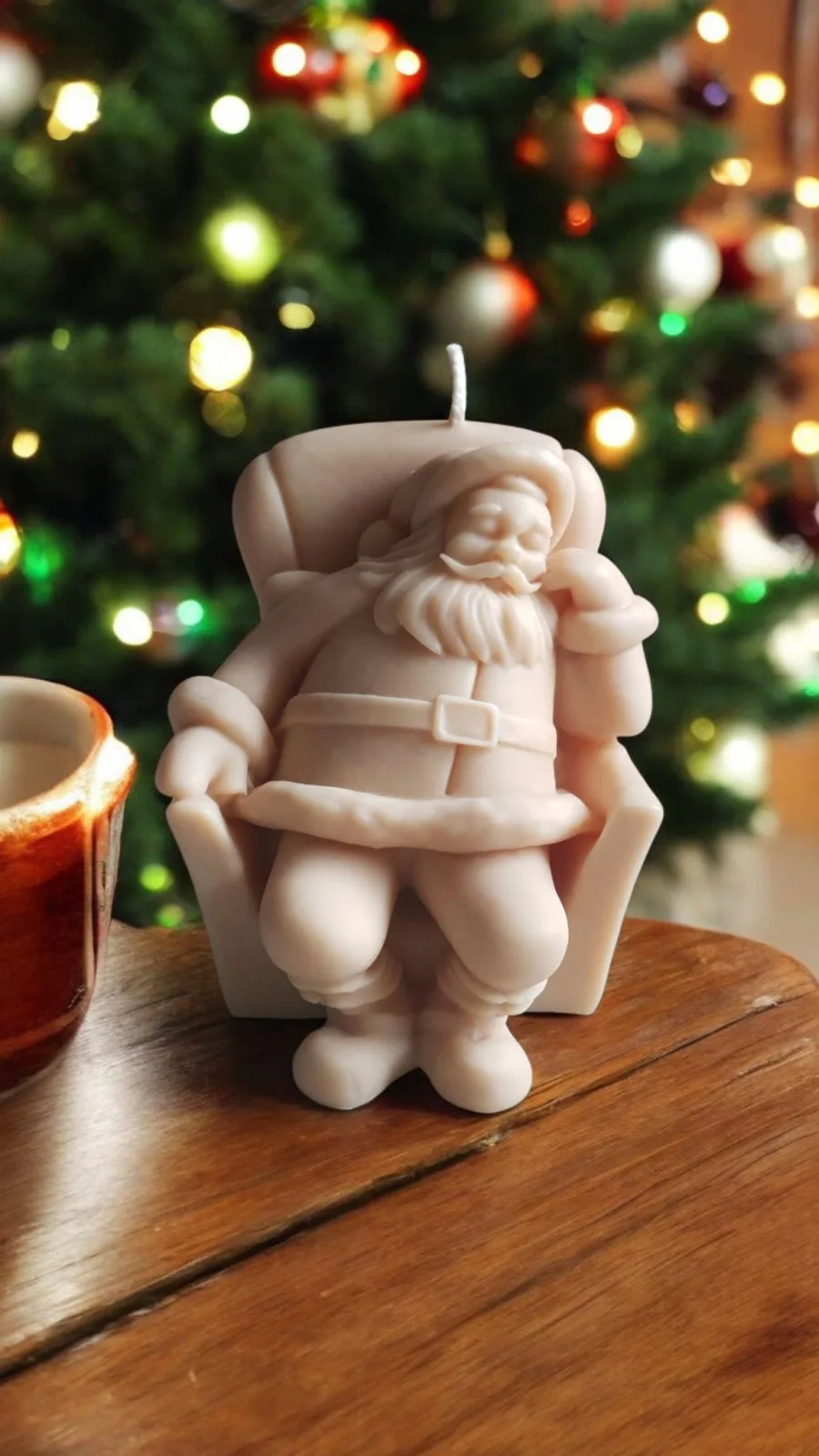 Weihnachtsmann Kerze aus Rapswachs – Santa Kerze als Weihnachtsdeko & Geschenkidee – Bild 4