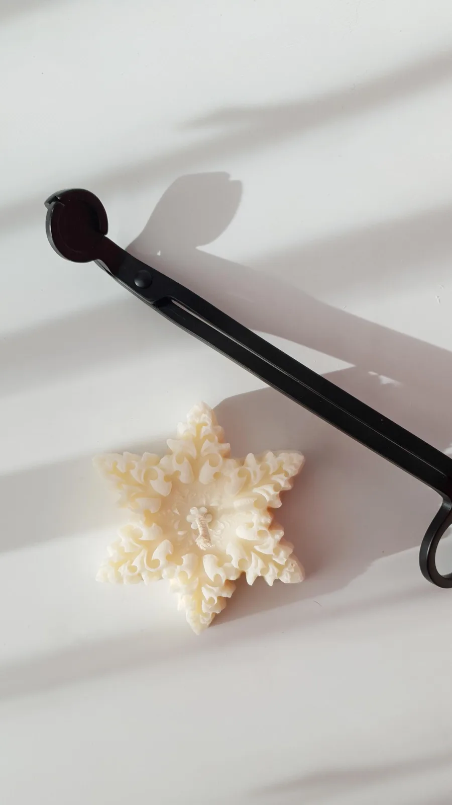 Schneeflockenkerzen 3er-Set aus Rapswachs – Winterdeko & Geschenkidee – Bild 7