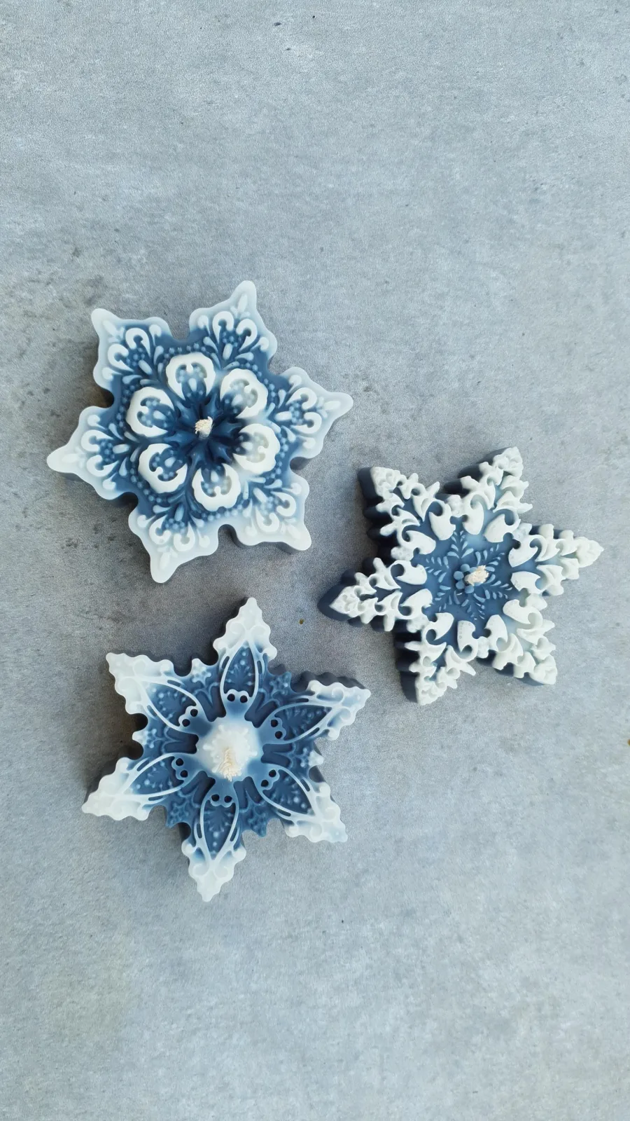 Schneeflockenkerzen 3er-Set aus Rapswachs – Winterdeko & Geschenkidee – Bild 4