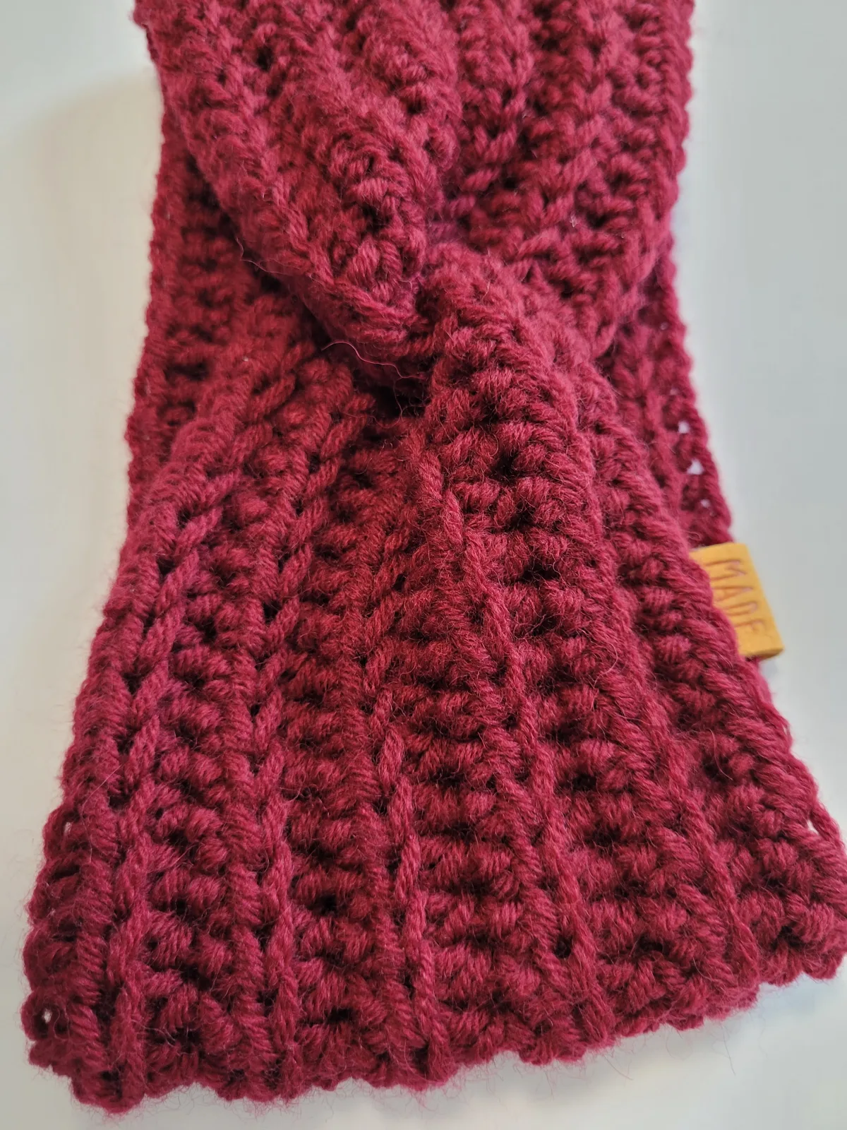 4-teiliges Winter Set für Damen aus Mischwolle Dunkelrot Mütze Halswärmer Stirnband Handstulpen Handgehäkelt – Bild 12