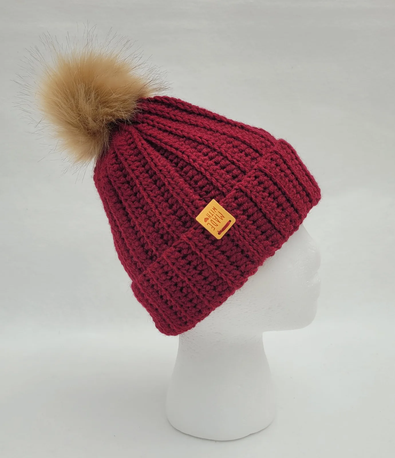 Handgehäkelte Mütze für Damen und größere Mädchen - Dunkelrot Wintermütze Mischwolle Acryl/Wolle 51–56 cm