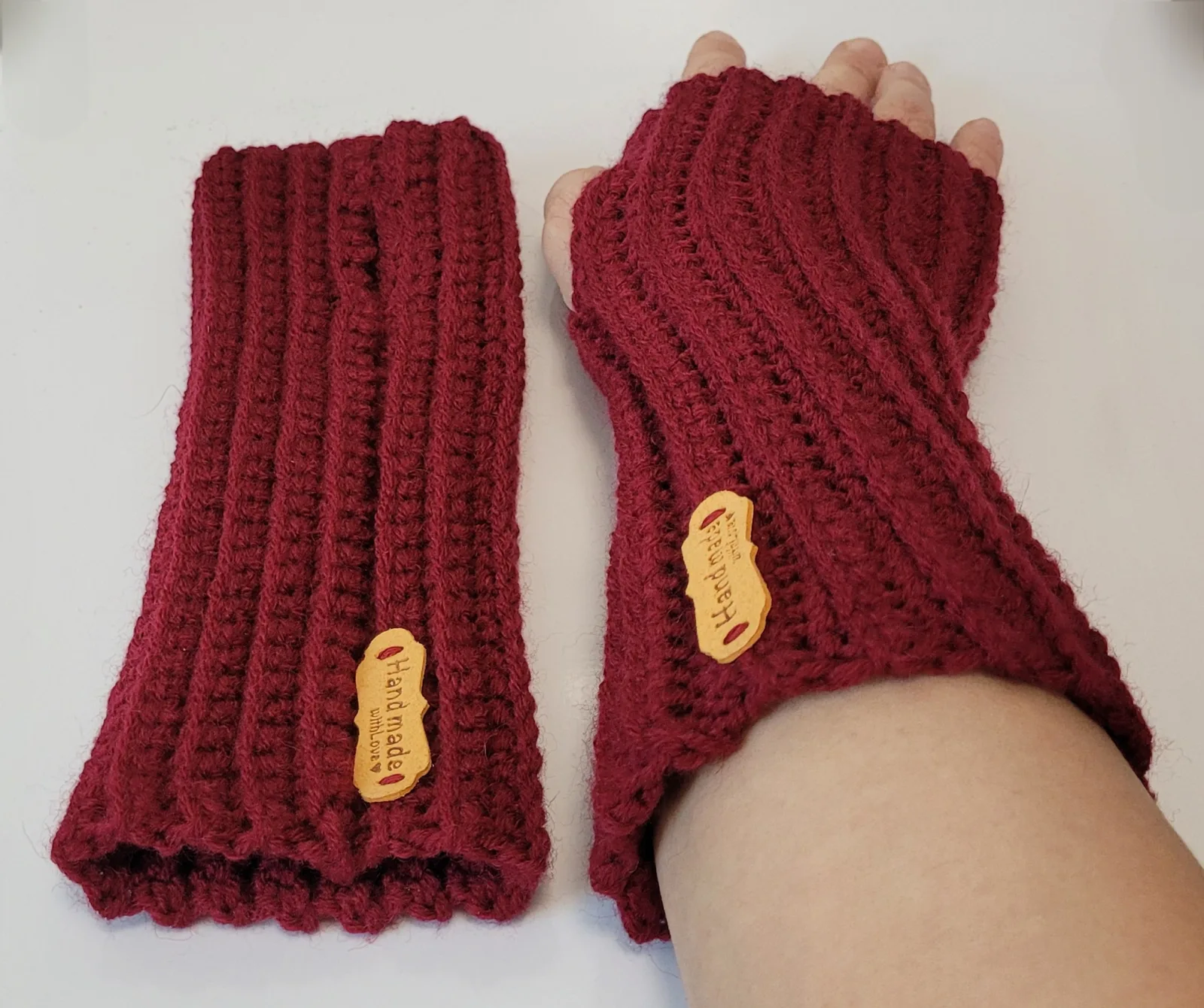 Handgehäkelte Handstulpen mit Daumenöffnung für Damen und größere Mädchen Dunkelrot Winter Mischwolle