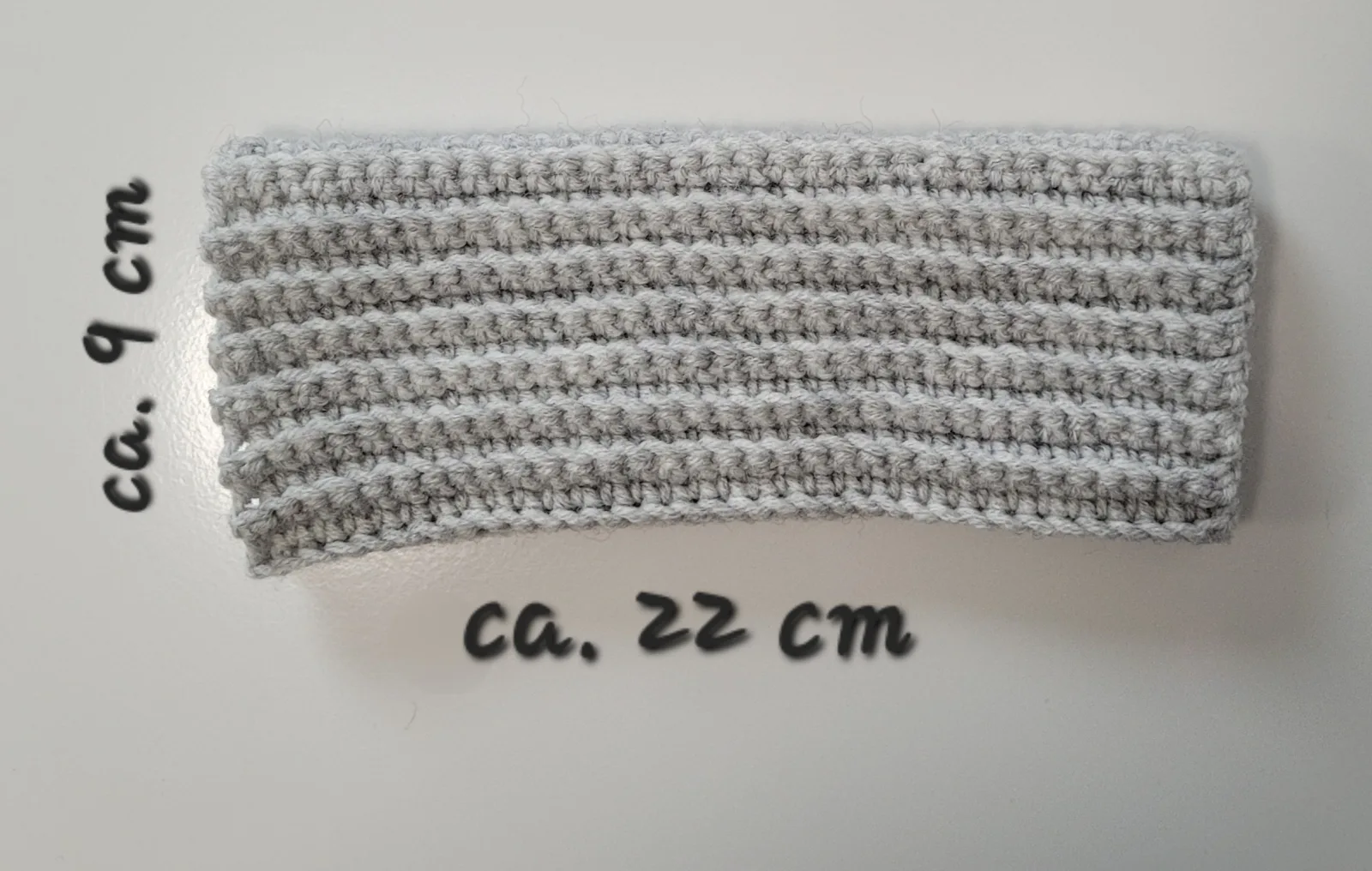 4-teiliges Winter Set für Damen aus Mischwolle Grau Mütze Halswärmer Stirnband Handstulpen Handgehäkelt – Bild 17
