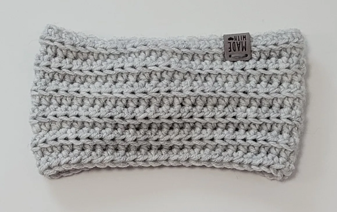 4-teiliges Winter Set für Damen aus Mischwolle Grau Mütze Halswärmer Stirnband Handstulpen Handgehäkelt – Bild 13