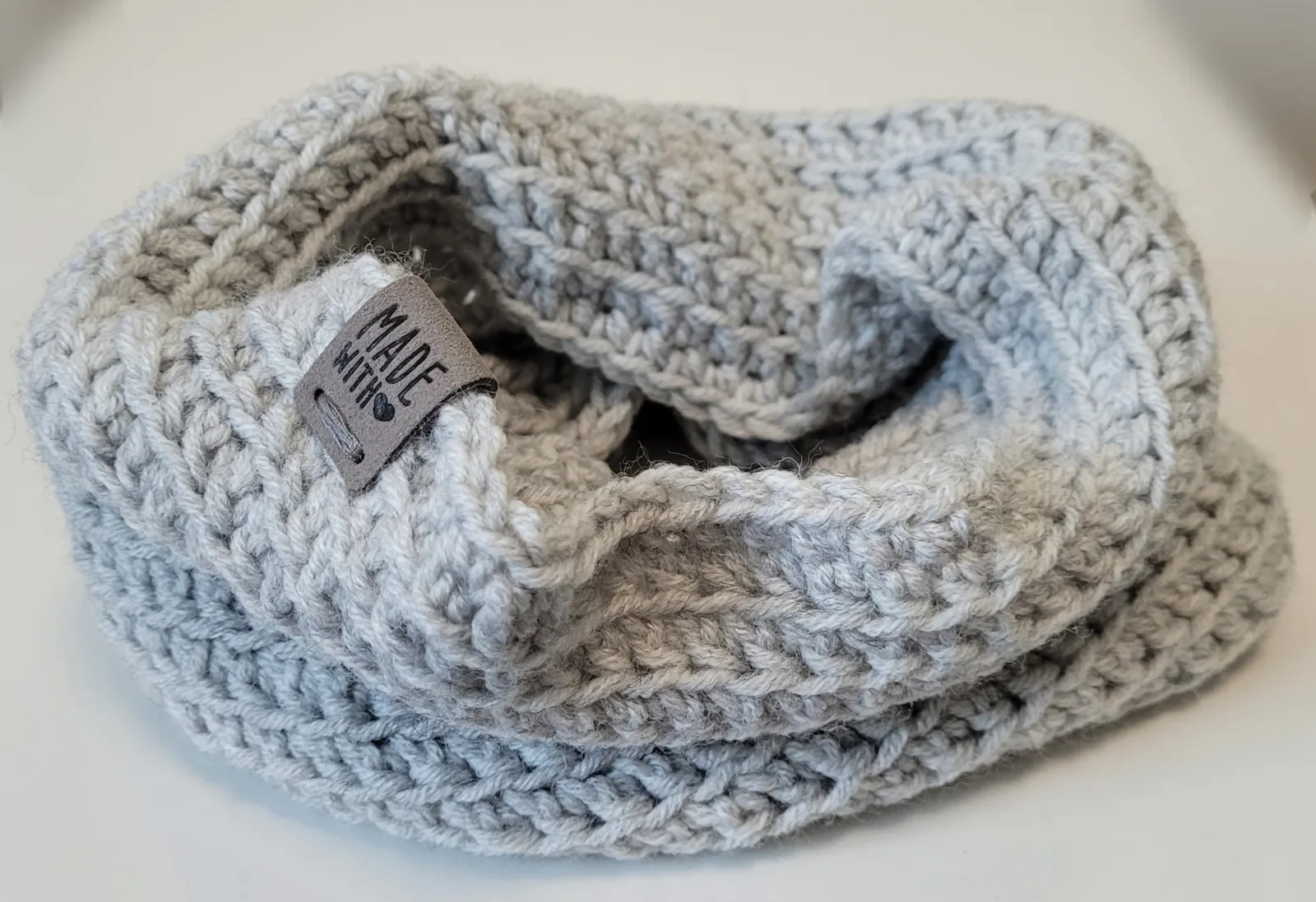 Handgehäkelter Halswärmer für Damen und größere Mädchen Grau Winter Schlauchschal Mischwolle Einheitsgröße – Bild 4