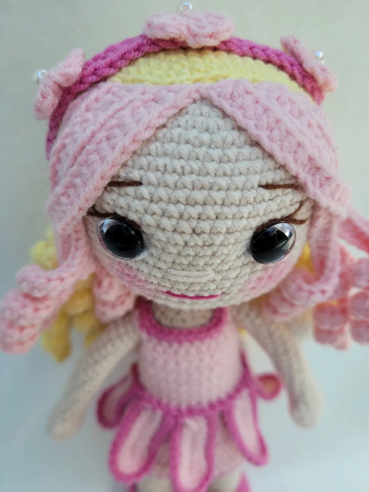 Pixi – Gehäkelte Amigurumi Fee mit Flügeln 25 cm Handmade handgemachte Unikat Geschenk Mädchen Deko Kinderzimmer Gift – Bild 2