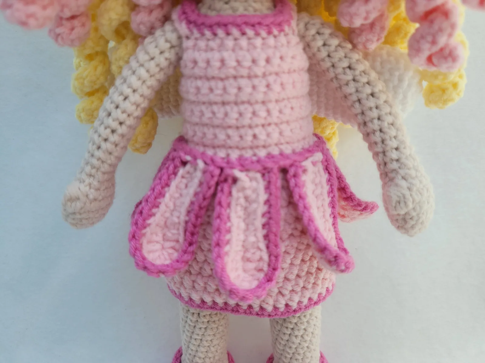 Pixi – Gehäkelte Amigurumi Fee mit Flügeln 25 cm Handmade handgemachte Unikat Geschenk Mädchen Deko Kinderzimmer Gift – Bild 3