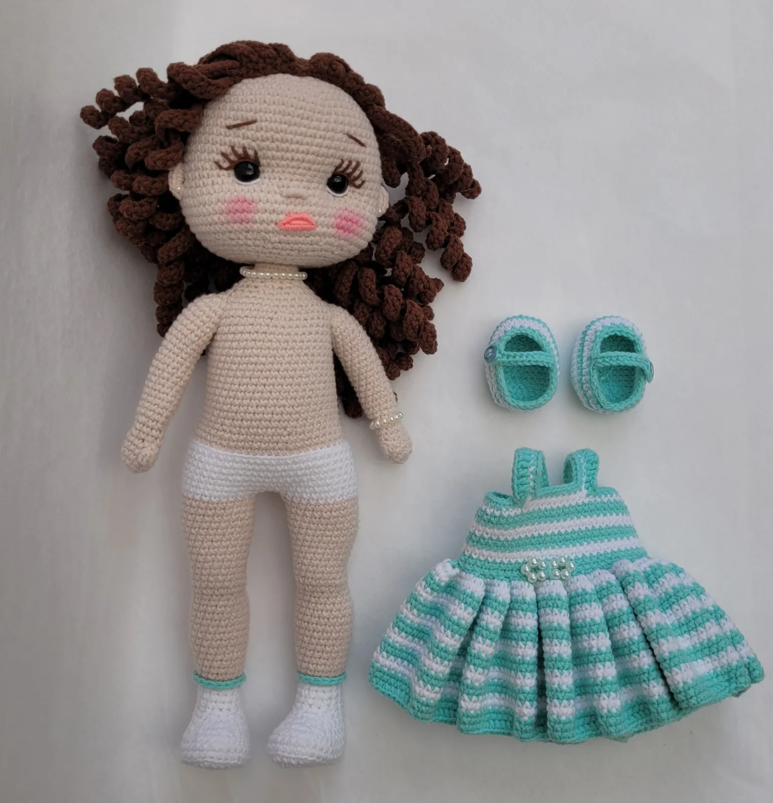 Mira - Handgefertigte gehäkelte Amigurumi Puppe 34 cm türkis Stoffpuppe Handmade Geschenk Mädchen Kinderzimmer Deko gift – Bild 15