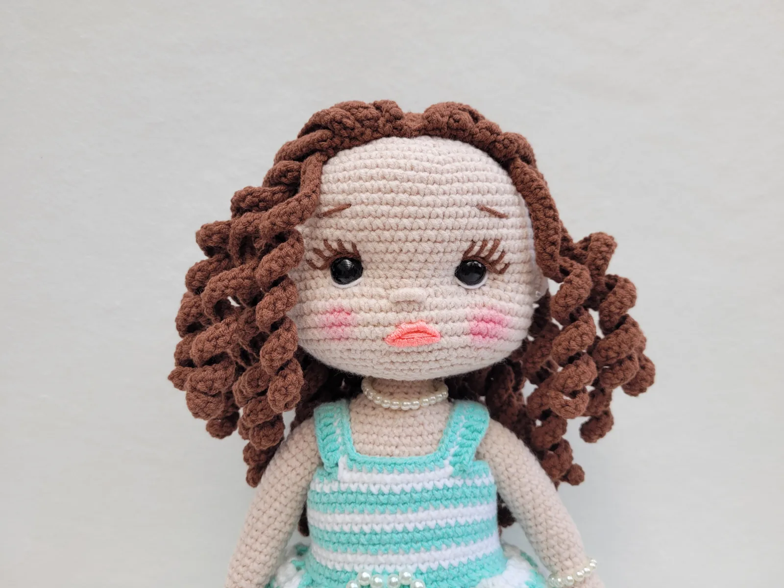 Mira - Handgefertigte gehäkelte Amigurumi Puppe 34 cm türkis Stoffpuppe Handmade Geschenk Mädchen Kinderzimmer Deko gift – Bild 2