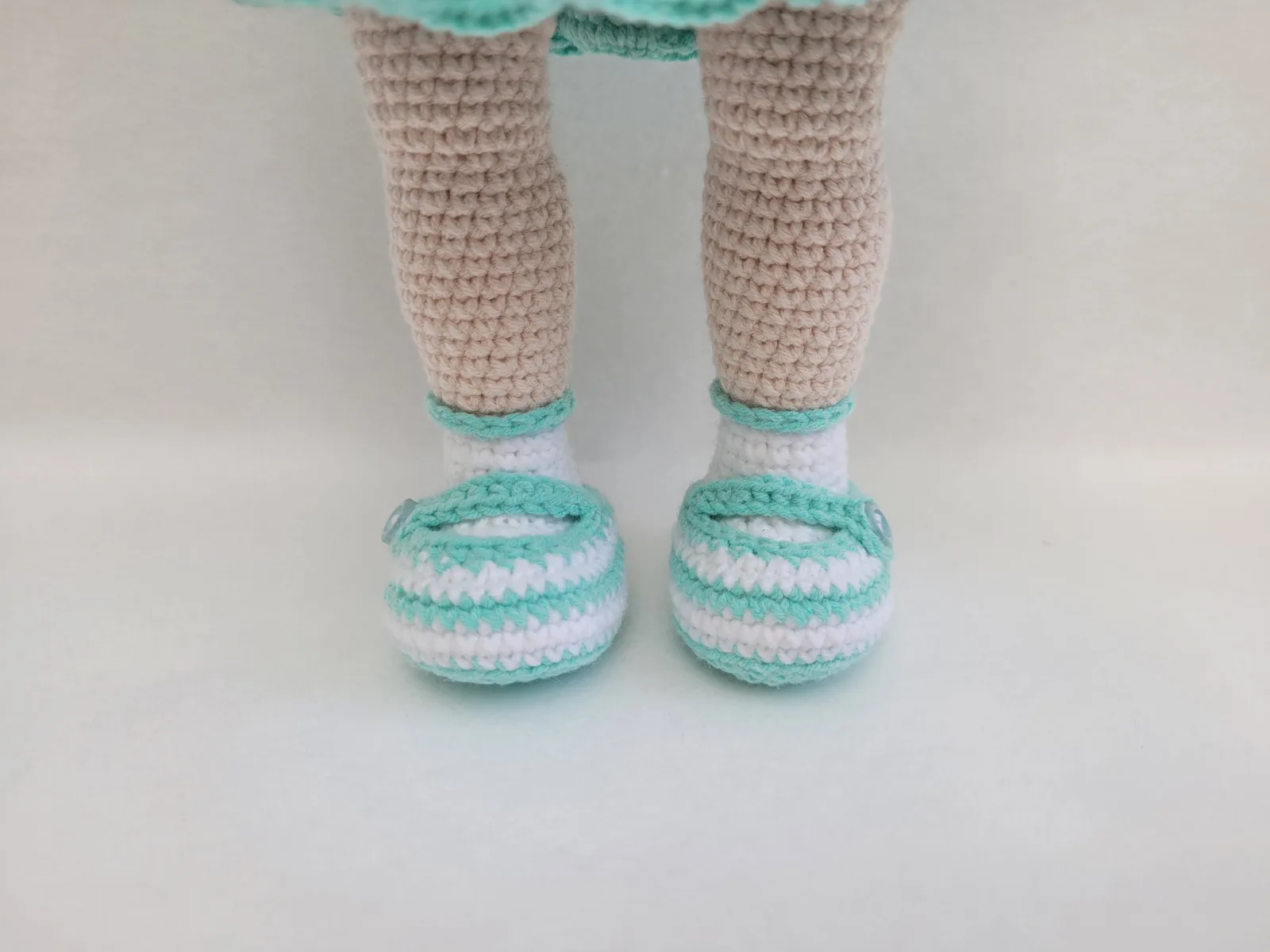 Mira - Handgefertigte gehäkelte Amigurumi Puppe 34 cm türkis Stoffpuppe Handmade Geschenk Mädchen Kinderzimmer Deko gift – Bild 4