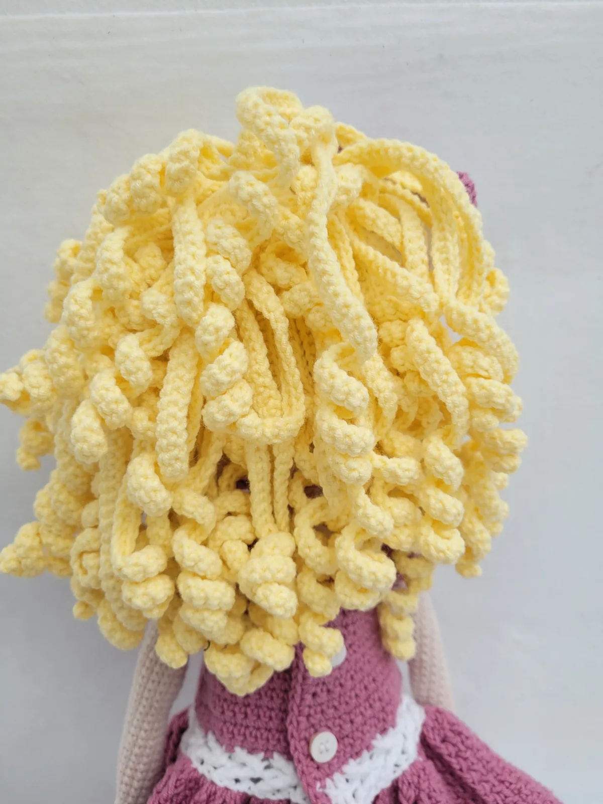 Saskia – handgefertigte Amigurumi Puppe 42 cm Einzigartige Stoffpuppe Handmade Geschenk Mädchen Kinderzimmer Deko gift – Bild 6