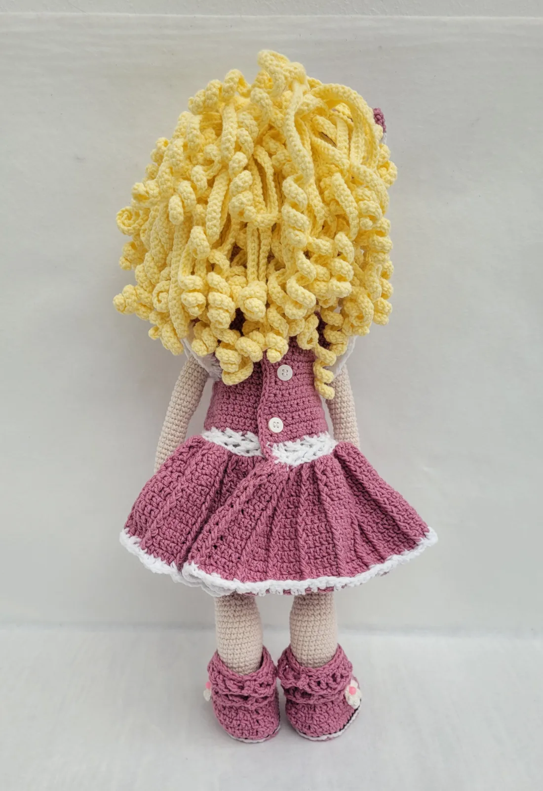 Saskia – handgefertigte Amigurumi Puppe 42 cm Einzigartige Stoffpuppe Handmade Geschenk Mädchen Kinderzimmer Deko gift – Bild 5
