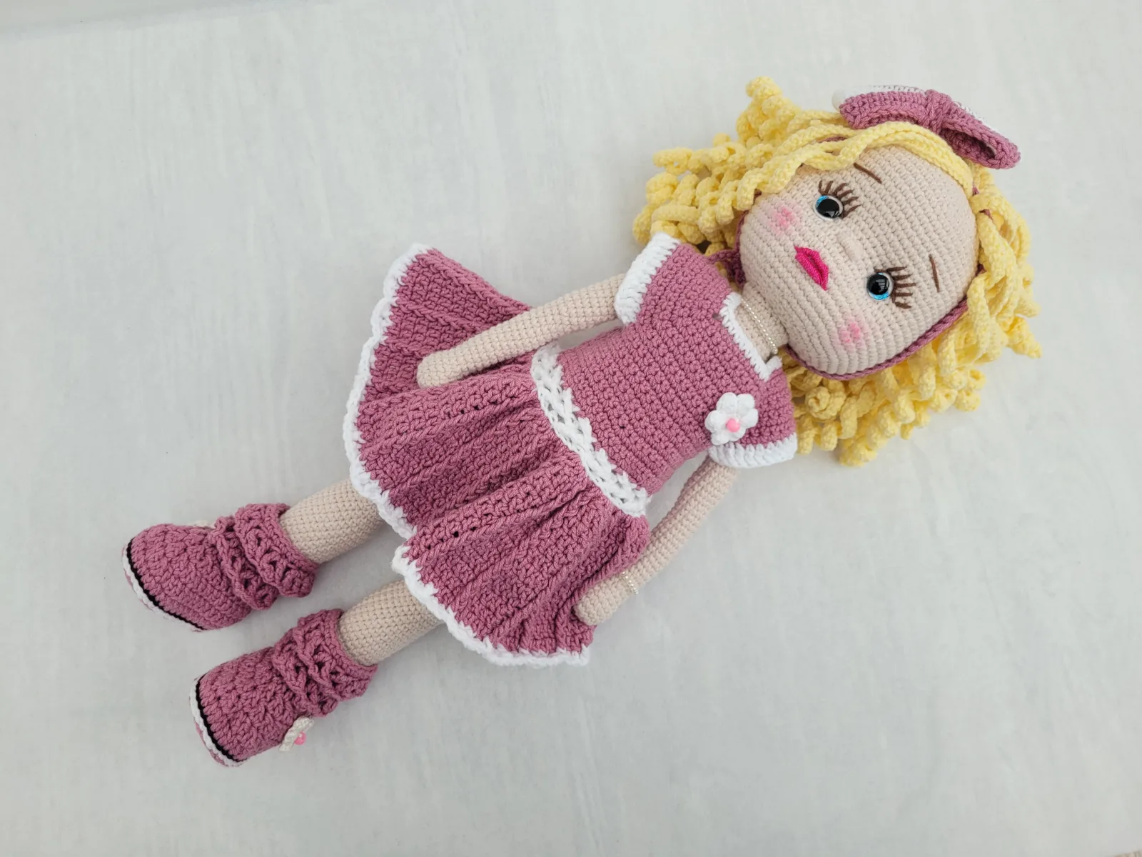 Saskia – handgefertigte Amigurumi Puppe 42 cm Einzigartige Stoffpuppe Handmade Geschenk Mädchen Kinderzimmer Deko gift – Bild 8